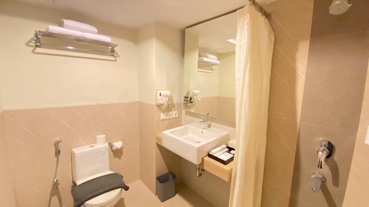 Swiss-Belcourt Bogor Hotel Екстериор снимка