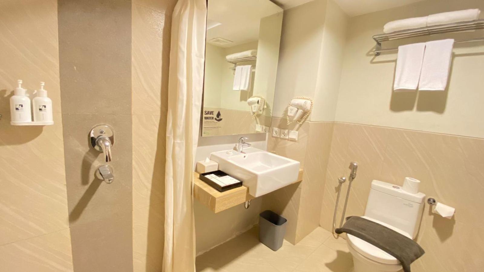 Swiss-Belcourt Bogor Hotel Екстериор снимка