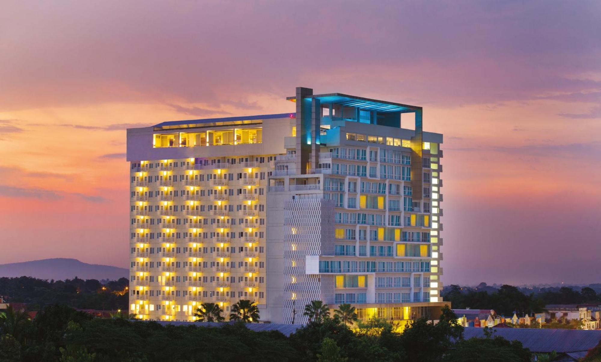 Swiss-Belcourt Bogor Hotel Екстериор снимка