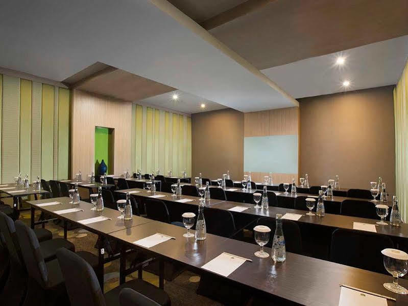 Swiss-Belcourt Bogor Hotel Екстериор снимка