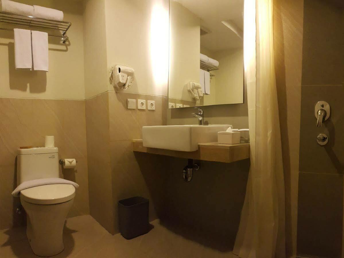 Swiss-Belcourt Bogor Hotel Екстериор снимка
