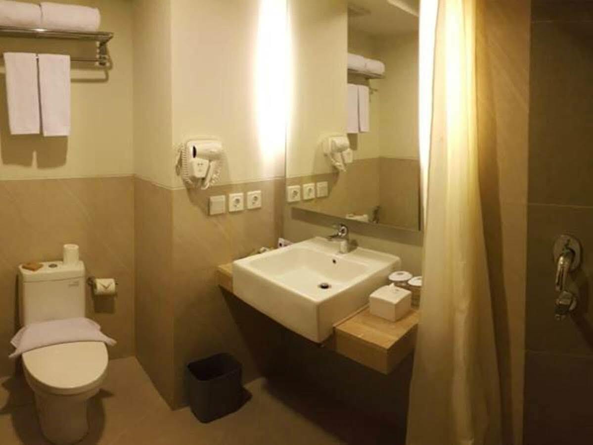 Swiss-Belcourt Bogor Hotel Екстериор снимка