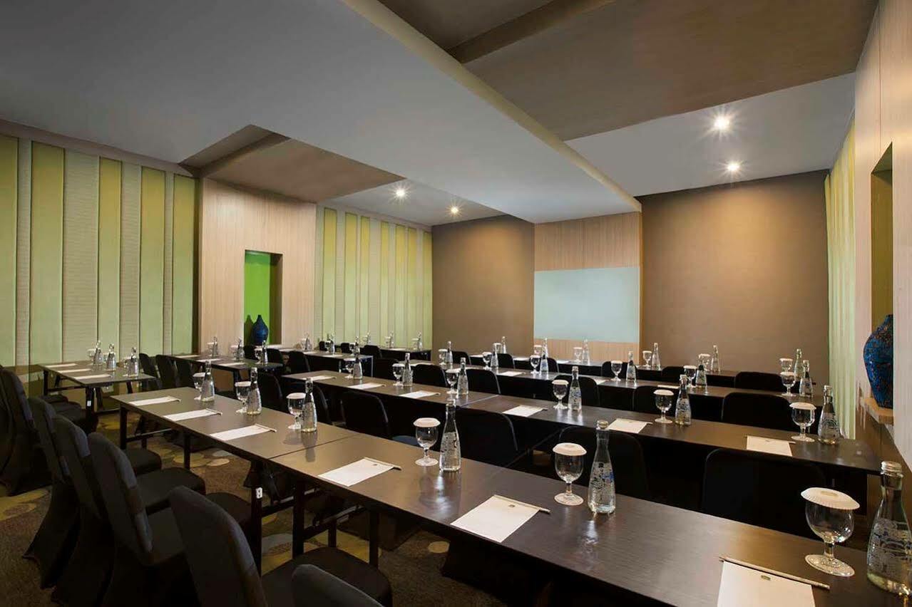 Swiss-Belcourt Bogor Hotel Екстериор снимка